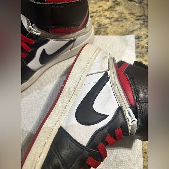 Nike Air Jordan 1 High Retro FlyEase, Black Toe / Gym Red, Men’s 10, Pre-Loved - Picture 5 of 10